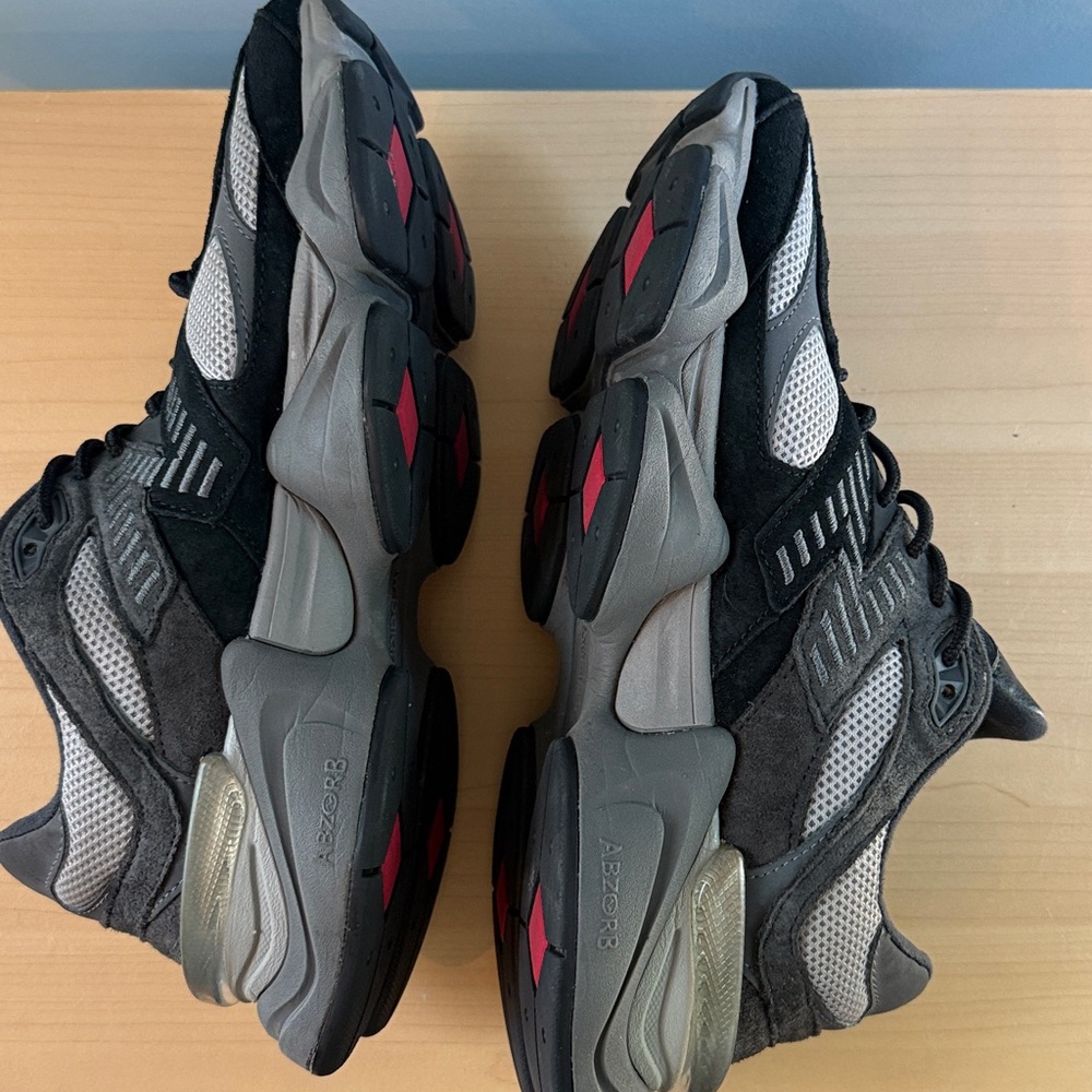New Balance Black and Gray Athletic Shoes - Picture 5 of 8
